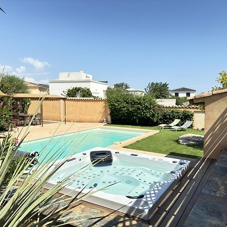 2 Hebergements - 10 Couchages - Parking, Piscine, Jacuzzi - Convivialite Roquebrune-sur Argens Bagian luar foto