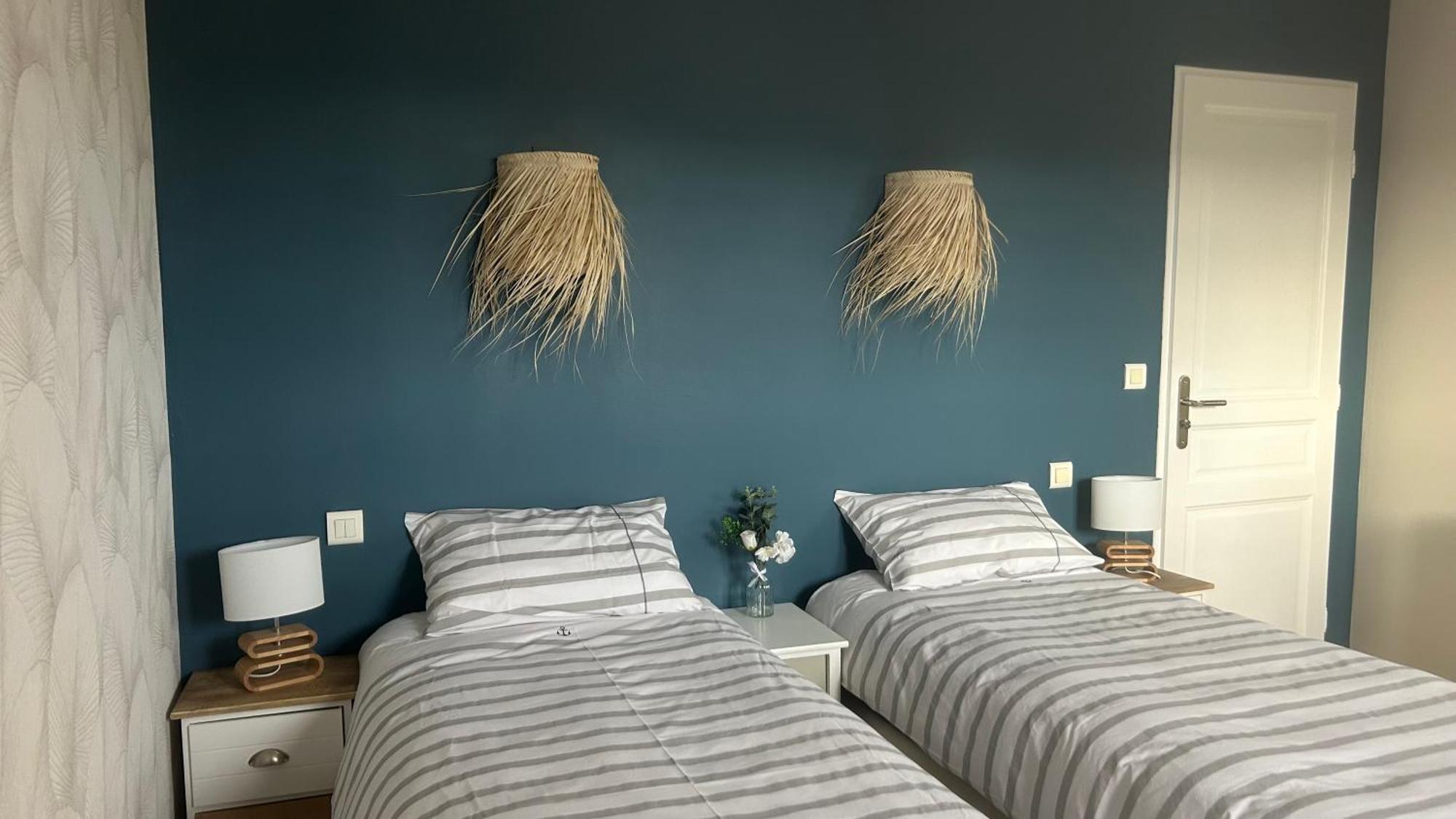 2 Hebergements - 10 Couchages - Parking, Piscine, Jacuzzi - Convivialite Roquebrune-sur Argens Bagian luar foto