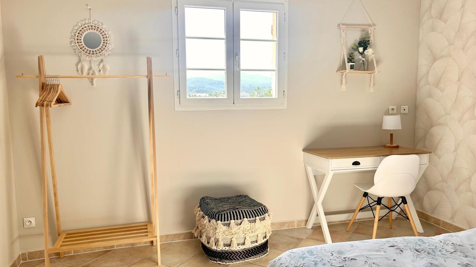 2 Hebergements - 10 Couchages - Parking, Piscine, Jacuzzi - Convivialite Roquebrune-sur Argens Bagian luar foto