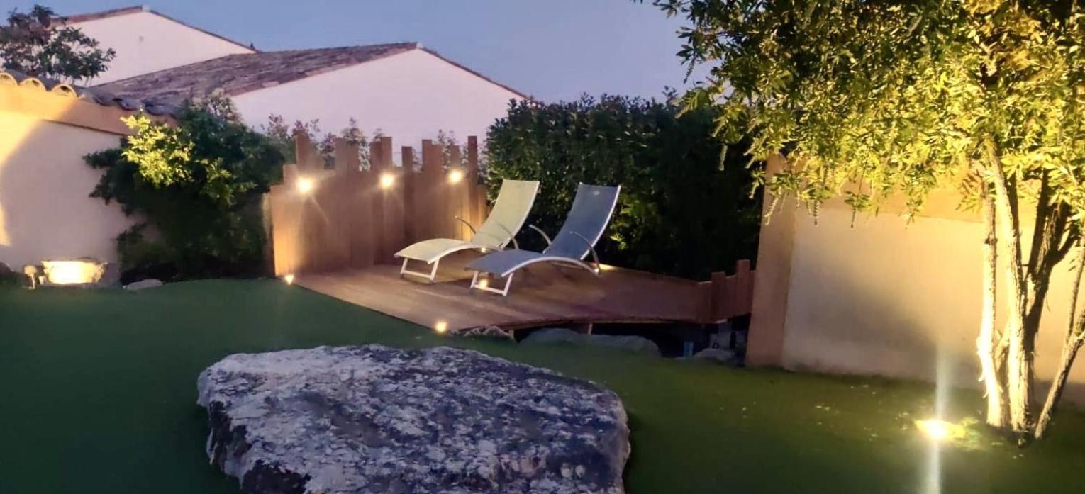 2 Hebergements - 10 Couchages - Parking, Piscine, Jacuzzi - Convivialite Roquebrune-sur Argens Bagian luar foto