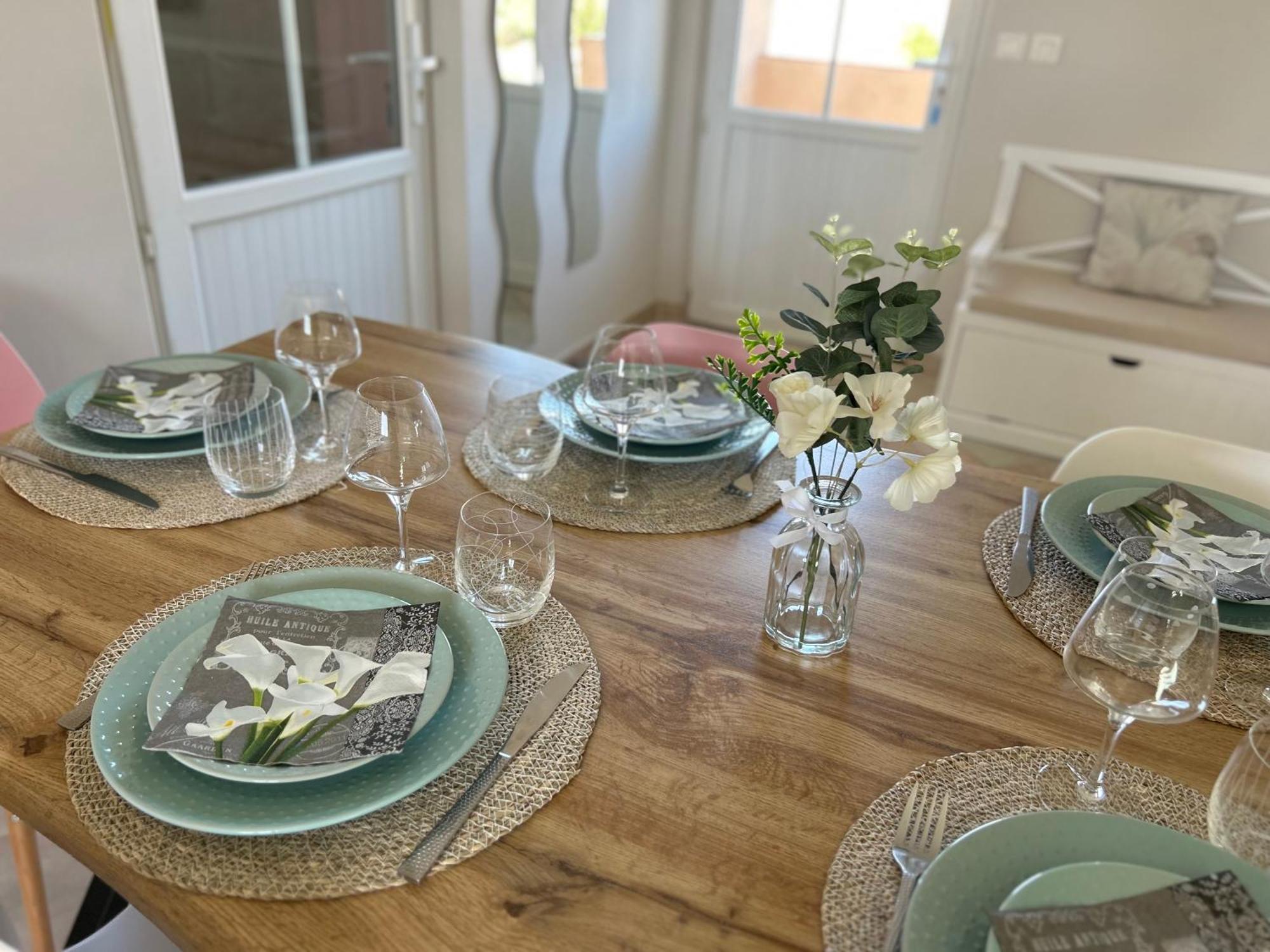 2 Hebergements - 10 Couchages - Parking, Piscine, Jacuzzi - Convivialite Roquebrune-sur Argens Bagian luar foto